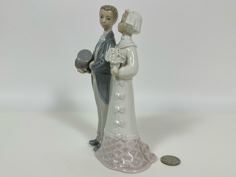 Lladro 'Bride and Groom' Porcelain Figurine with Box 7.5H [Photo 8]