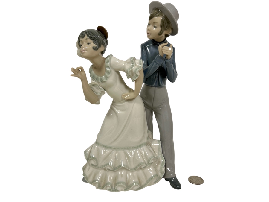 Nao by Lladro Gypsy Group Flamenco Dancing Couple Porcelain Figurine 10.5H [Photo 1]