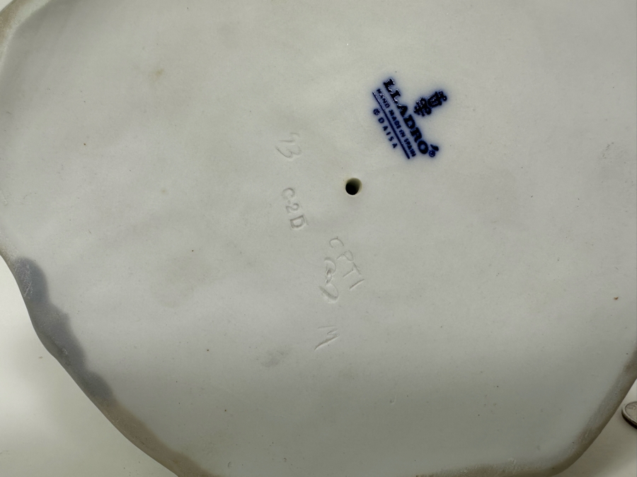 Lladro 'Dutch Girl with Doll' Porcelain Figurine with Box 10H [Photo 13]