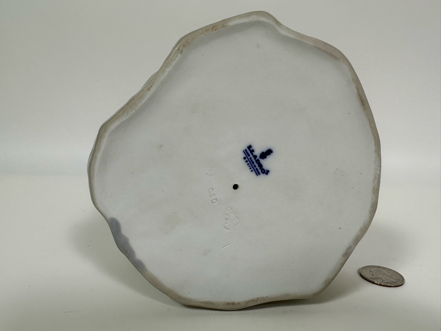 Lladro 'Dutch Girl with Doll' Porcelain Figurine with Box 10H [Photo 12]