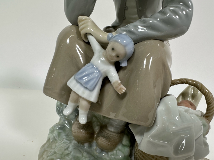 Lladro 'Dutch Girl with Doll' Porcelain Figurine with Box 10H