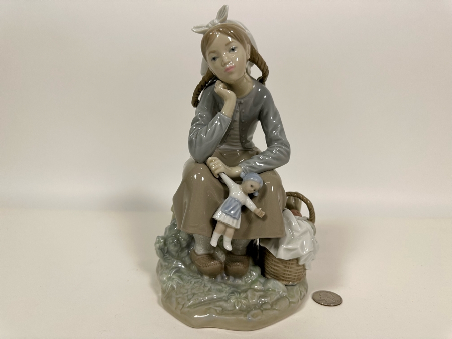 Lladro 'Dutch Girl with Doll' Porcelain Figurine with Box 10H [Photo 3]