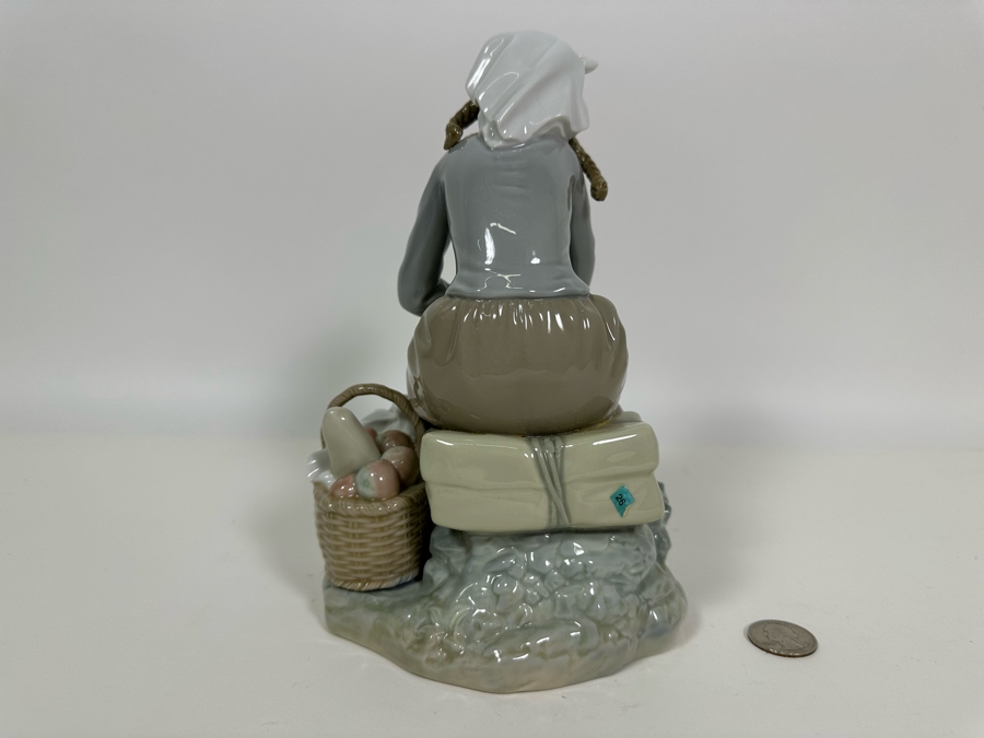 Lladro 'Dutch Girl with Doll' Porcelain Figurine with Box 10H [Photo 9]