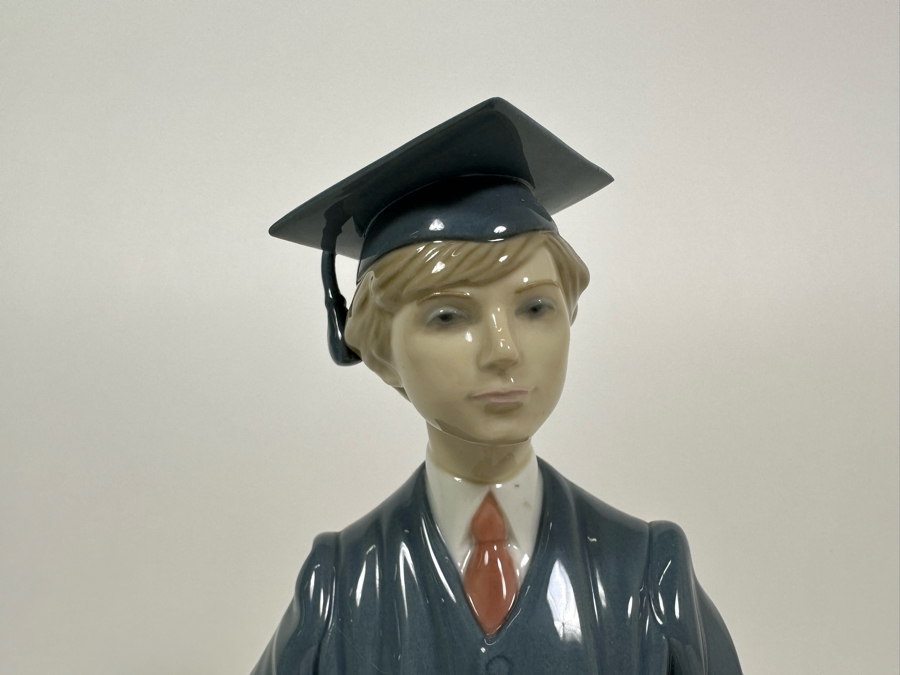 Lladro 'Boy Graduate' Porcelain Figurine 11H [Photo 4]