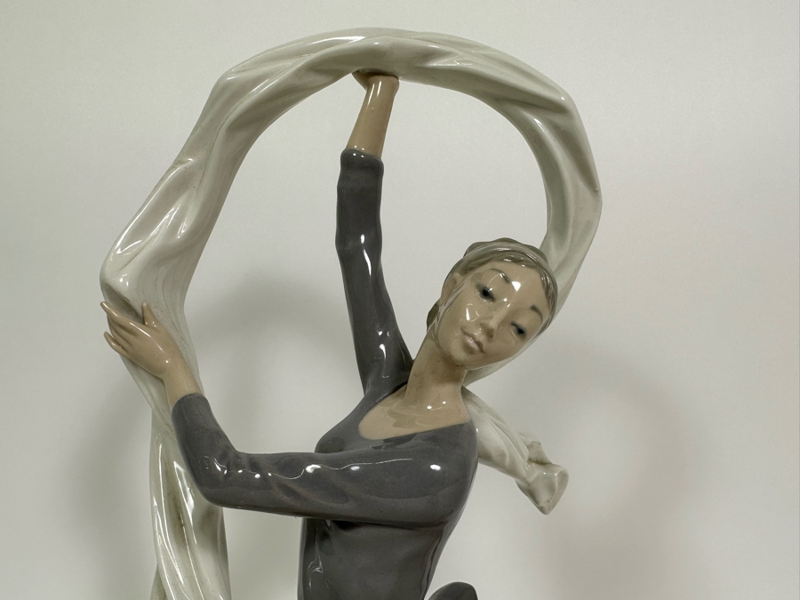 Nao by Lladro 'Dancer with Veil' Porcelain Figurine 13H [Photo 5]