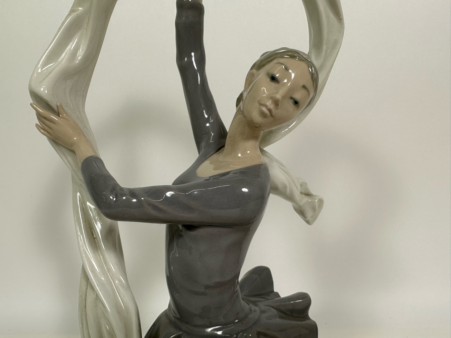 Nao by Lladro 'Dancer with Veil' Porcelain Figurine 13H [Photo 4]