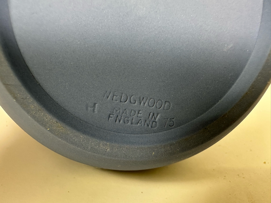 Vintage Wedgwood Jasperware Pale Blue Arcadian Vase and Vase with Boxes 7.5H [Photo 15]