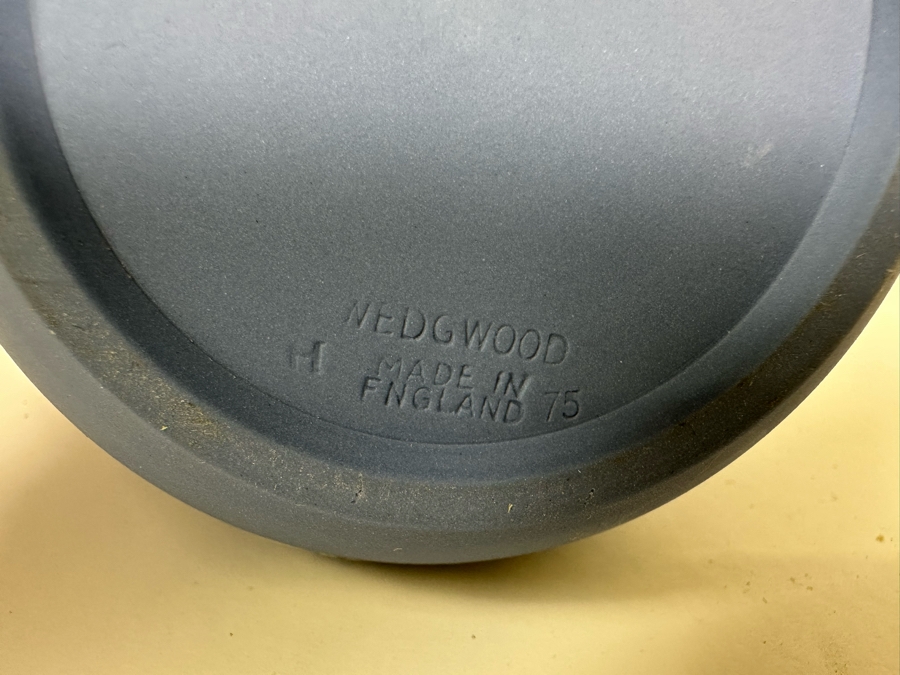 Vintage Wedgwood Jasperware Pale Blue Arcadian Vase and Vase with Boxes 7.5H [Photo 14]