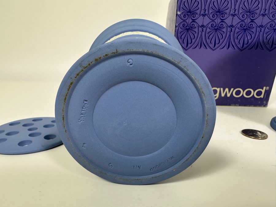 Vintage Wedgwood Jasperware Pale Blue Flower Vase and Grid with Boxes 5H [Photo 12]