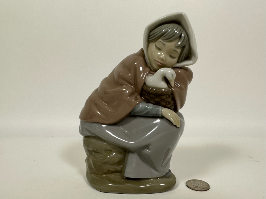 Nao by Lladro 'Girl with Duck' Porcelain Figurine 6.5H [Photo 3]