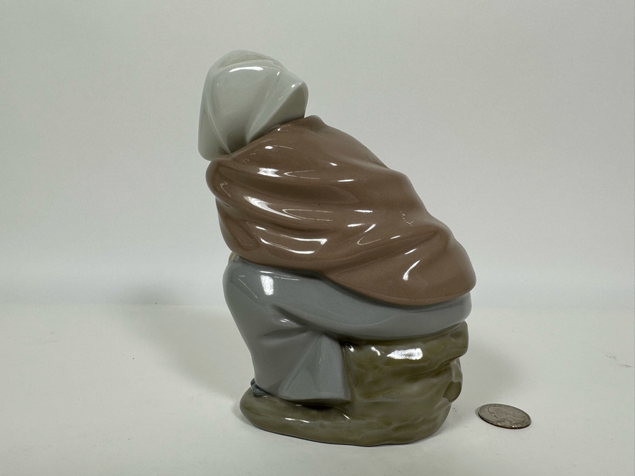 Nao by Lladro 'Girl with Duck' Porcelain Figurine 6.5H [Photo 5]