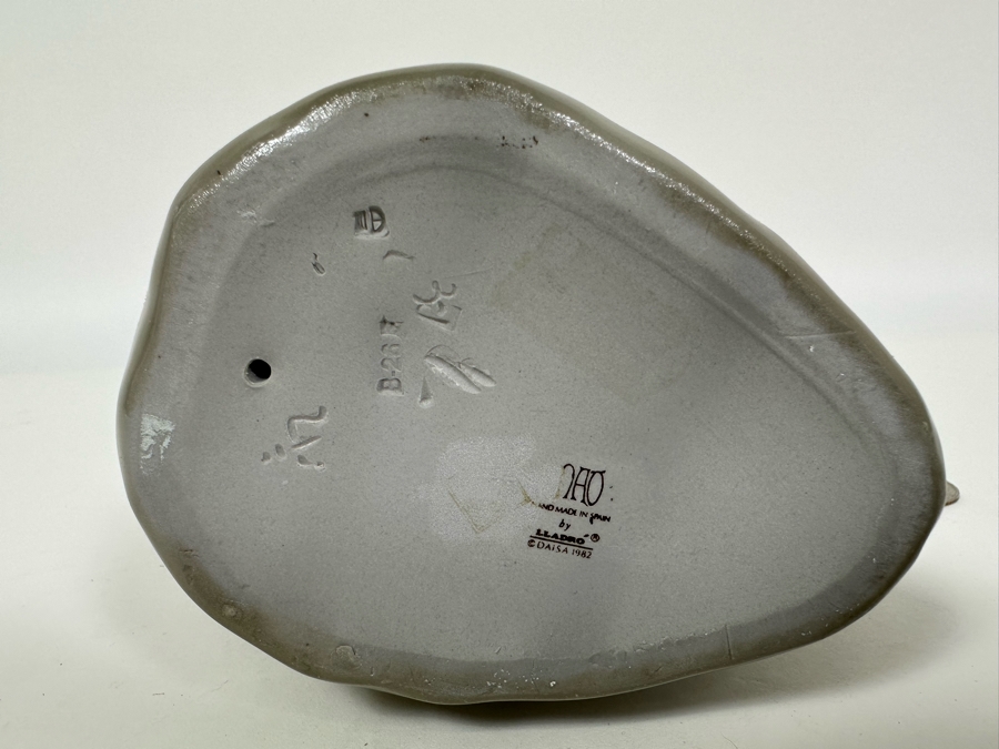 Nao by Lladro 'Girl with Duck' Porcelain Figurine 6.5H [Photo 7]