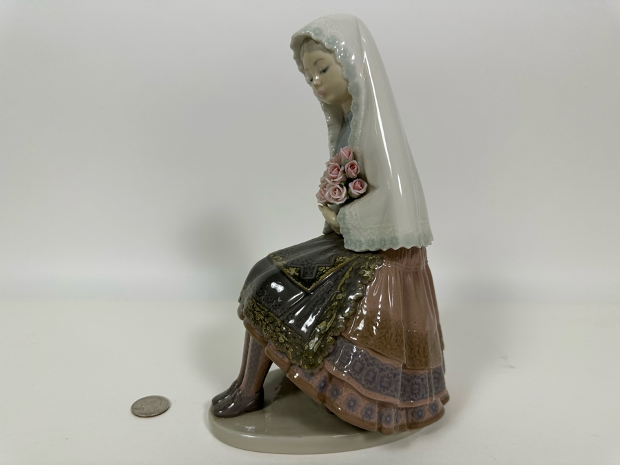 Lladro 'Girl Sitting with Roses' Porcelain Figurine 10H [Photo 7]