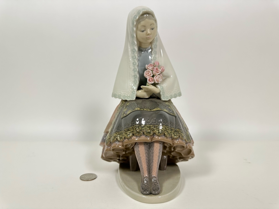 Lladro 'Girl Sitting with Roses' Porcelain Figurine 10H [Photo 2]