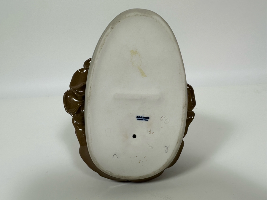 Lladro 'Girl Sitting with Roses' Porcelain Figurine 10H [Photo 13]