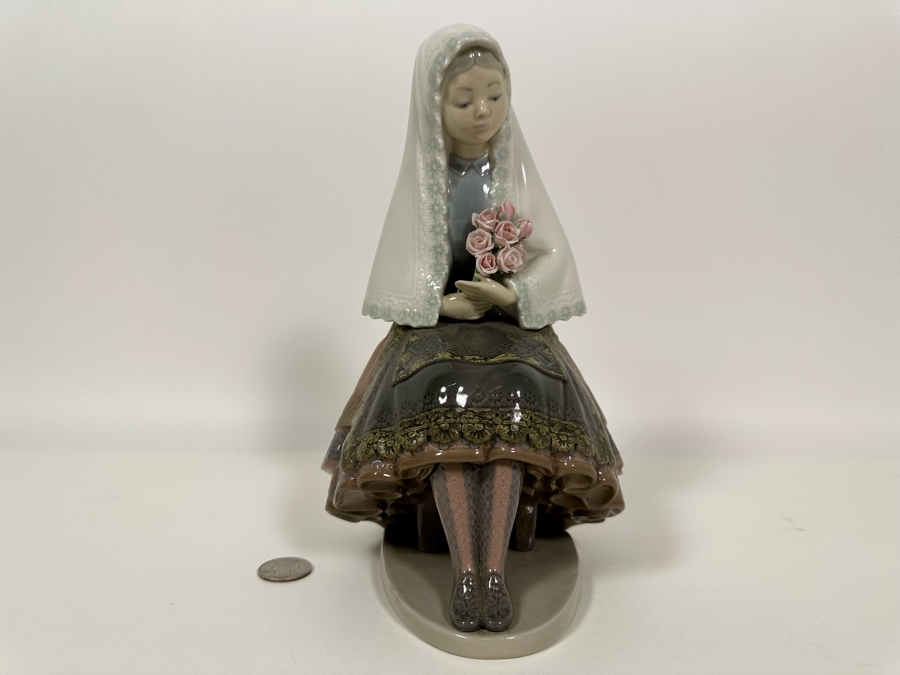 Lladro 'Girl Sitting with Roses' Porcelain Figurine 10H [Photo 3]