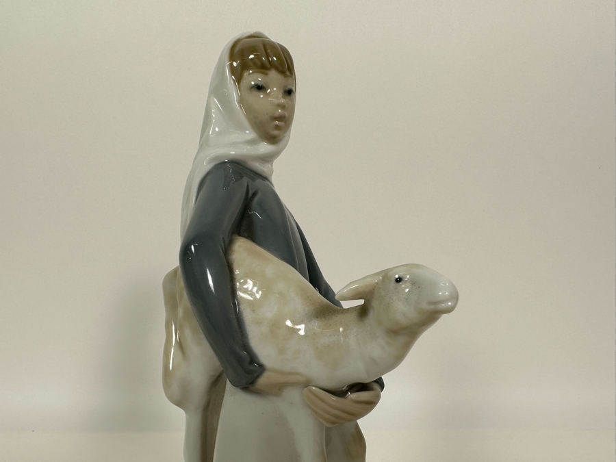 Lladro Girl With Lamb Porcelain Figurine 11h 8739