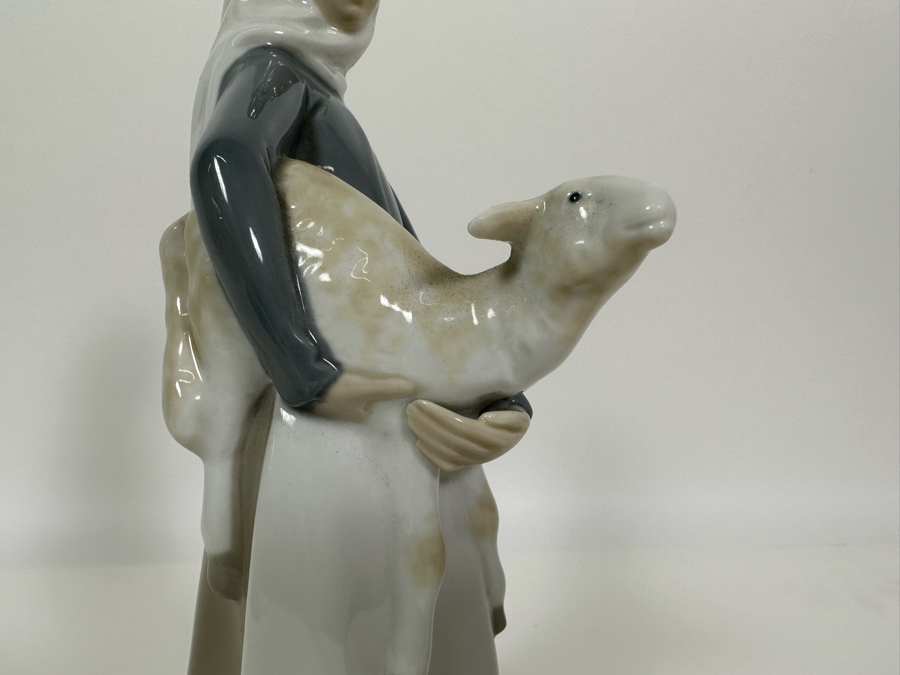 Lladro 'Girl with Lamb' Porcelain Figurine 11H [Photo 5]