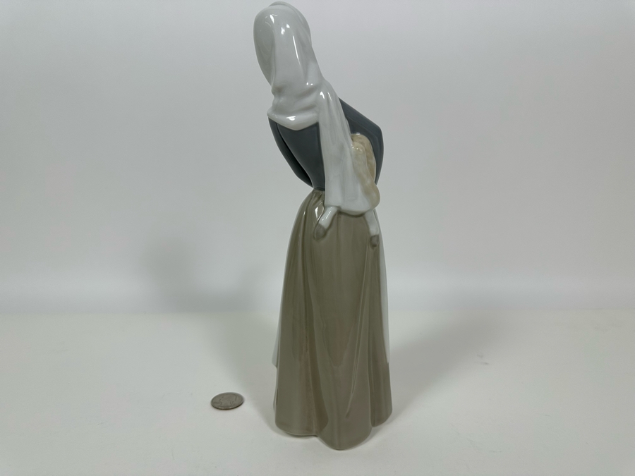 Lladro 'Girl with Lamb' Porcelain Figurine 11H [Photo 7]