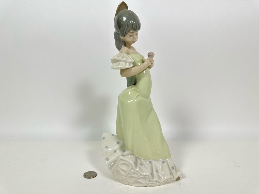 Nao by Lladro Girl in Green Dress with Flower Porcelain Figurine 12H [Photo 5]