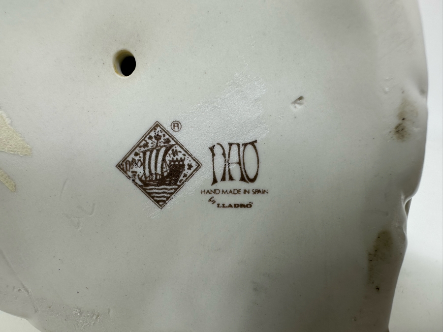 Nao by Lladro Girl in Green Dress with Flower Porcelain Figurine 12H [Photo 9]