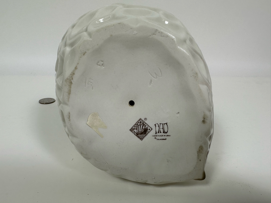 Nao by Lladro Girl in Green Dress with Flower Porcelain Figurine 12H [Photo 8]