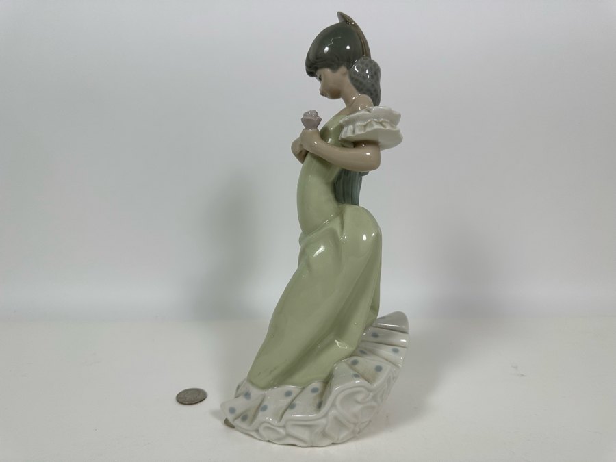 Nao by Lladro Girl in Green Dress with Flower Porcelain Figurine 12H [Photo 7]