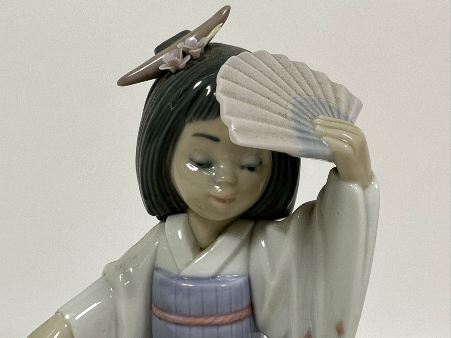 Lladro 'Oriental Dance' Porcelain Figurine 7.5H [Photo 4]