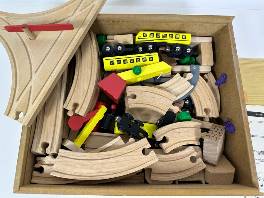 Wooden Toy Train Set [Photo 3]