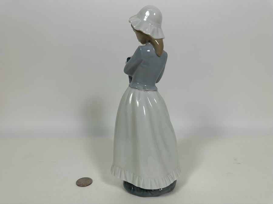 Nao by Lladro Sweet Girl with Puppy Porcelain Figurine 10H [Photo 6]