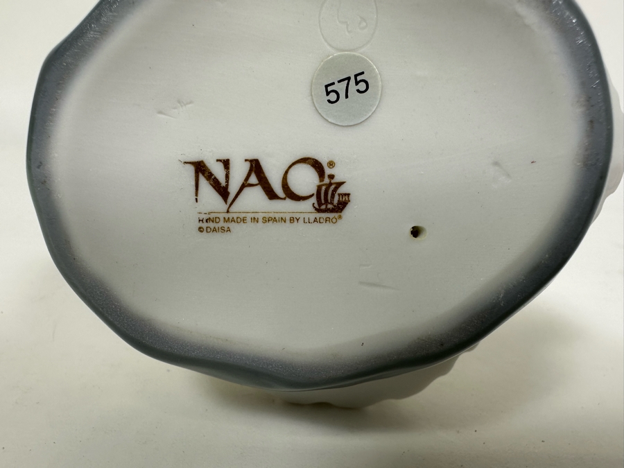 Nao by Lladro Sweet Girl with Puppy Porcelain Figurine 10H [Photo 8]