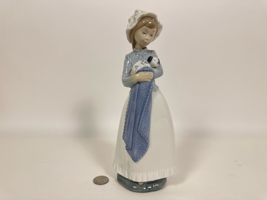 Nao by Lladro Sweet Girl with Puppy Porcelain Figurine 10H [Photo 3]