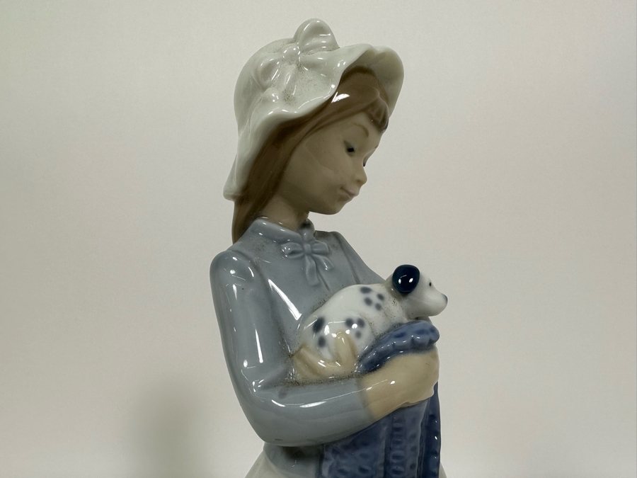Nao by Lladro Sweet Girl with Puppy Porcelain Figurine 10H [Photo 5]