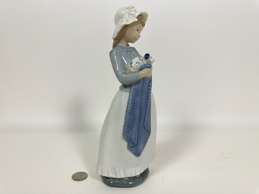 Nao by Lladro Sweet Girl with Puppy Porcelain Figurine 10H [Photo 4]