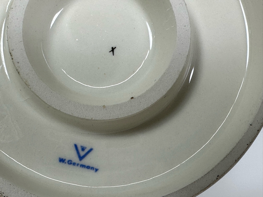 Vintage German Hummel 'Serenade' Figurine 7H [Photo 12]