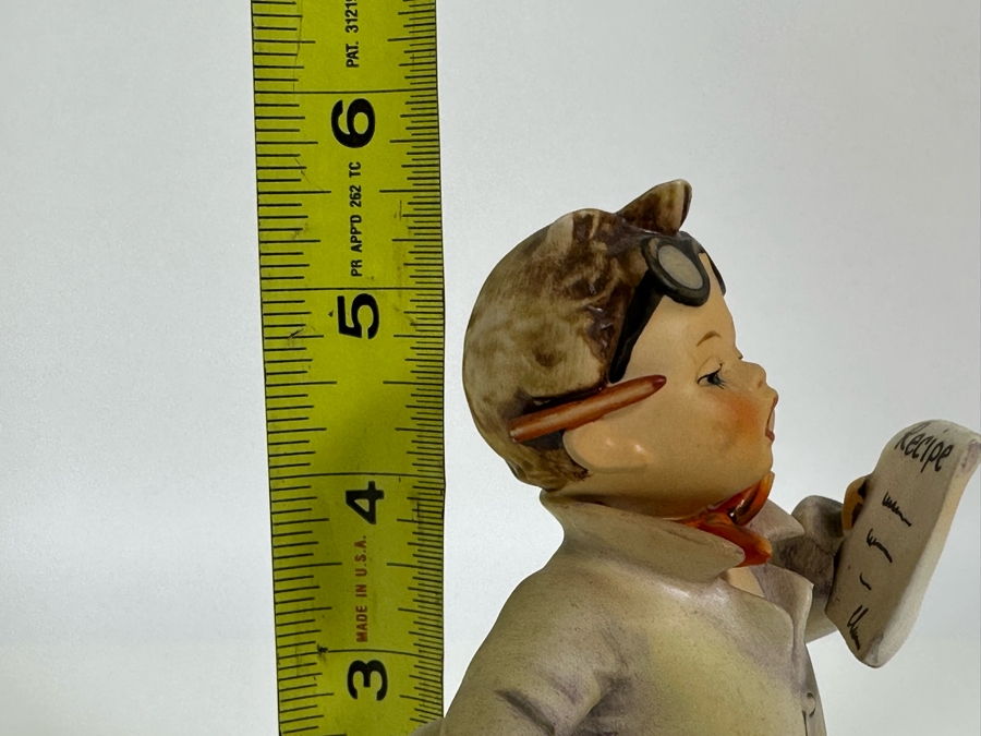 Vintage German Hummel 'Little Pharmacist' Figurine 5.5H		 [Photo 10]