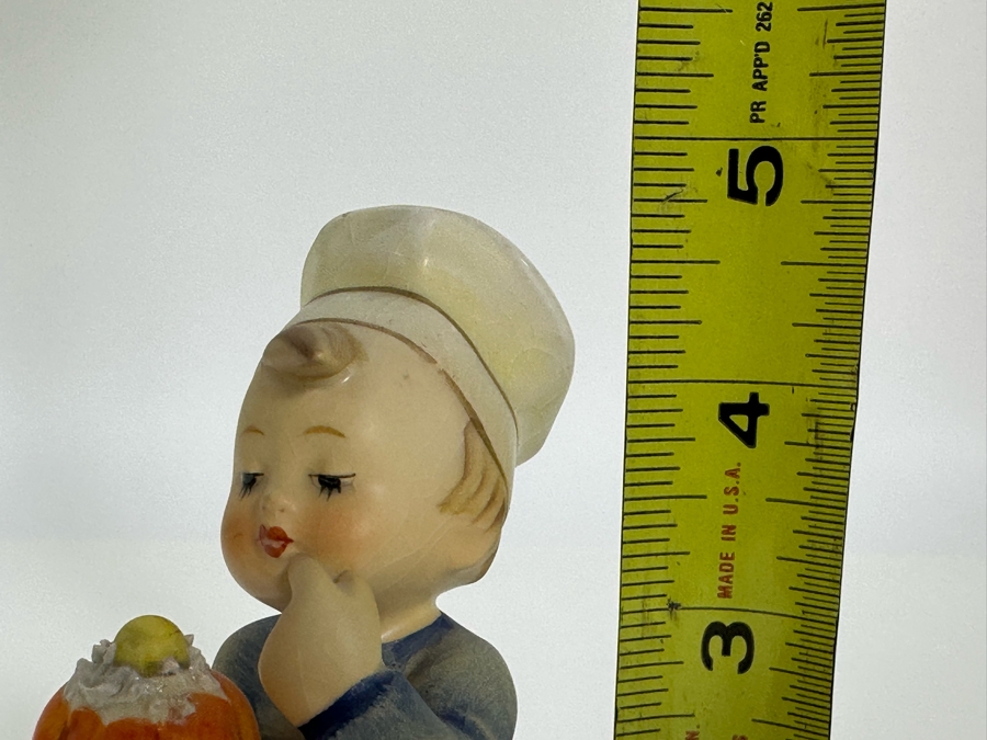 Vintage German Hummel 'Baker' Figurine 4.75H [Photo 9]