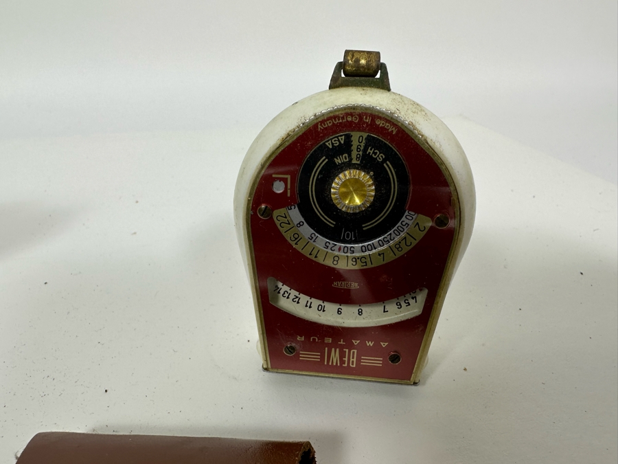 Vintage 1951 Leica IIIf Film Camera Ernst Leitz Wetzlar Germany SN 569527 With Leica 5cm f/2 Summitar Lens And Accessories [Photo 16]