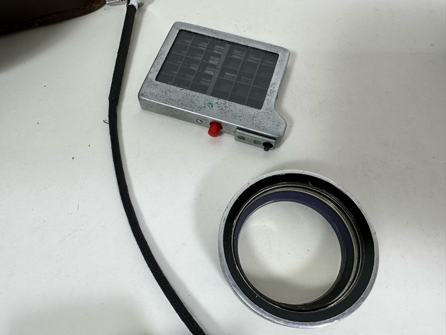 Vintage 1951 Leica IIIf Film Camera Ernst Leitz Wetzlar Germany SN 569527 With Leica 5cm f/2 Summitar Lens And Accessories [Photo 20]