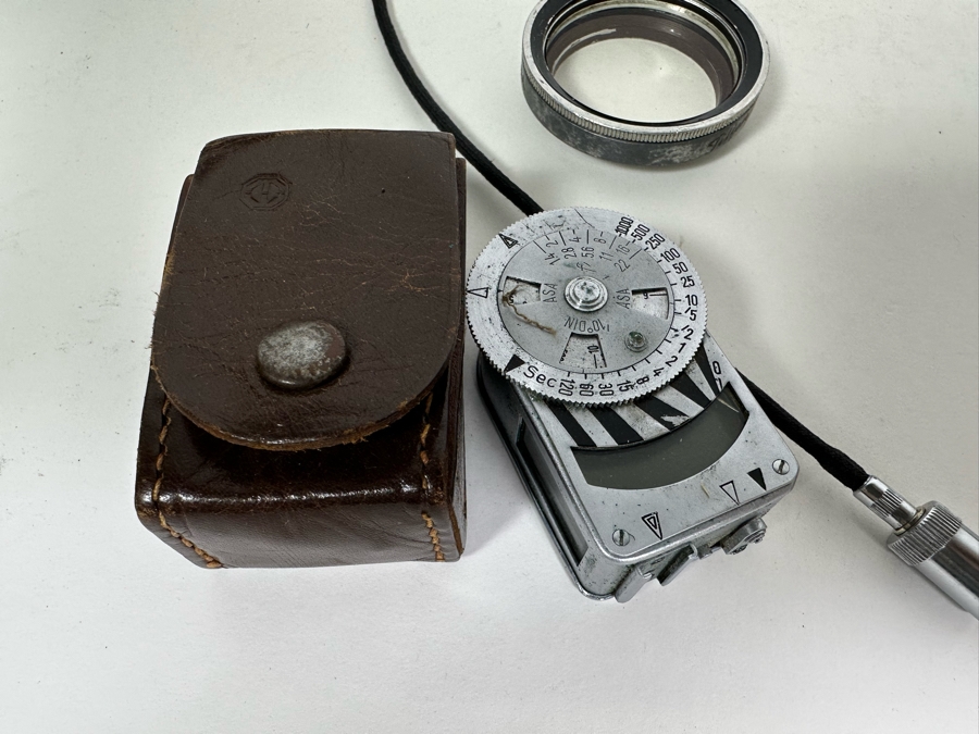 Vintage 1951 Leica IIIf Film Camera Ernst Leitz Wetzlar Germany SN 569527 With Leica 5cm f/2 Summitar Lens And Accessories [Photo 19]