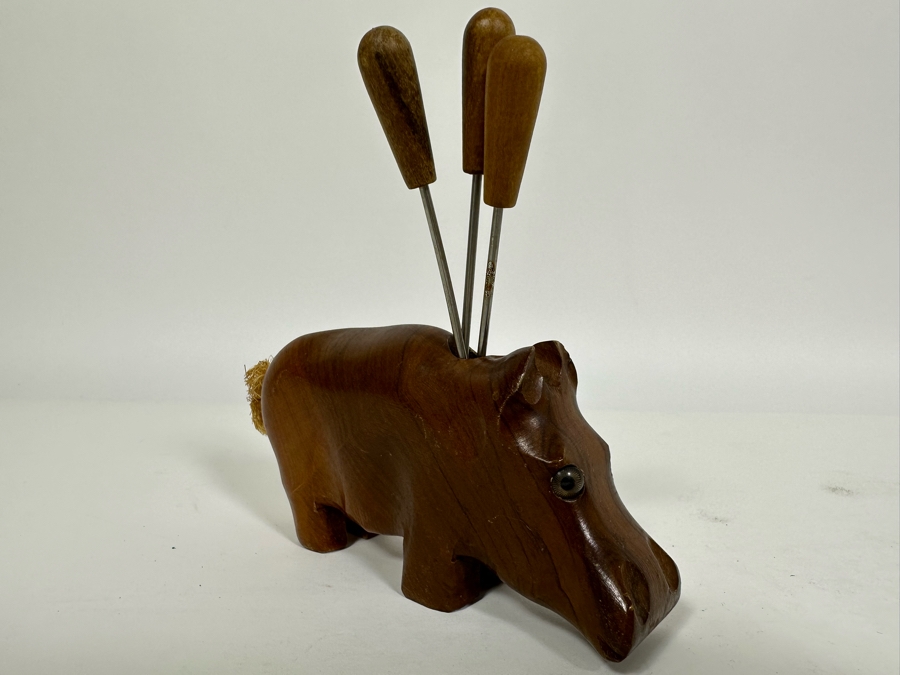 Carved Wooden Hippos [Photo 10]