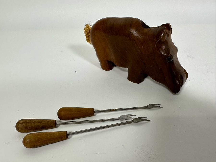 Carved Wooden Hippos [Photo 12]