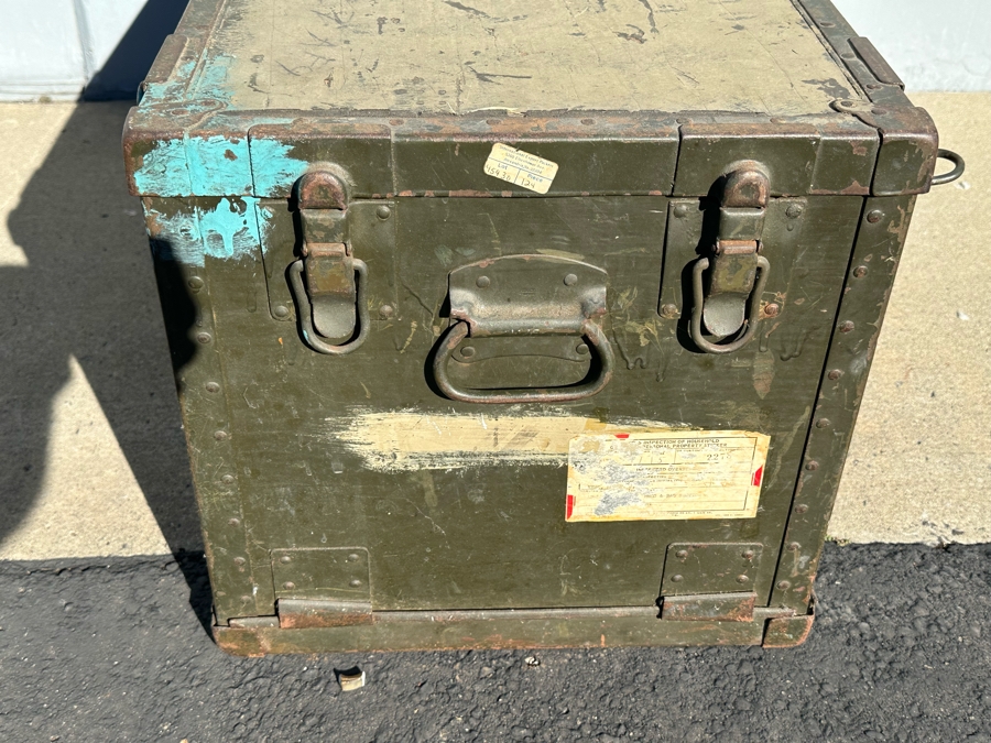 Vintage U.S. Military Footlocker Trunk 30W X 17D X 16.5H [Photo 8]