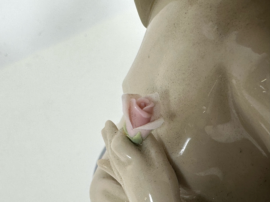 Lladro 'Butterfly Girl' Porcelain Figurine 8W x 6.5H [Photo 10]