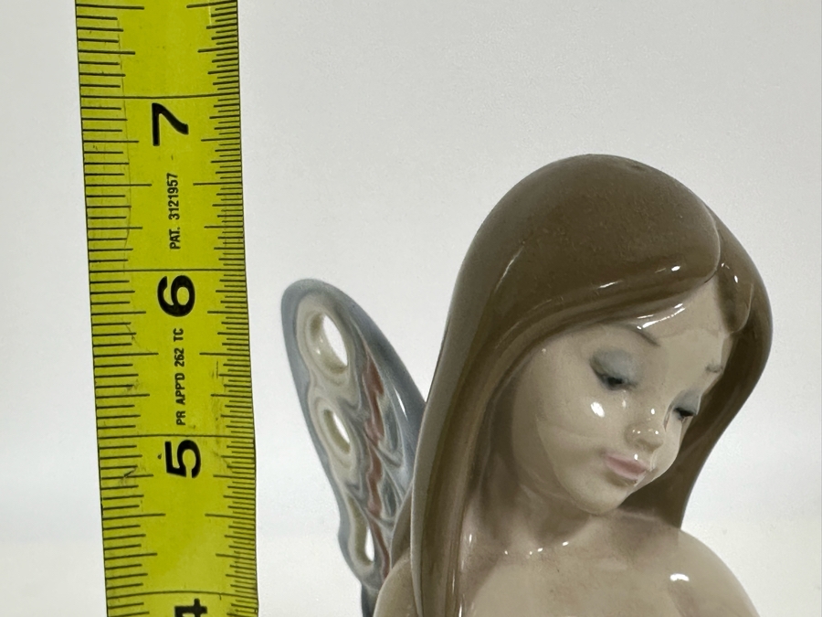 Lladro 'Butterfly Girl' Porcelain Figurine 8W x 6.5H [Photo 14]