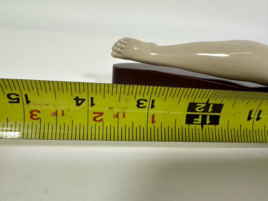 Lladro 'Butterfly Girl' Porcelain Figurine 13.5W x 6H [Photo 11]