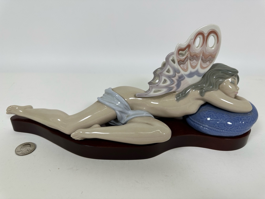 Lladro 'Butterfly Girl' Porcelain Figurine 13.5W x 6H [Photo 2]