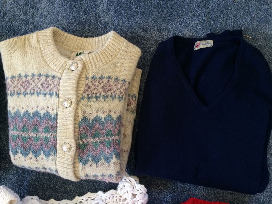 Sweater Lot [Photo 4]