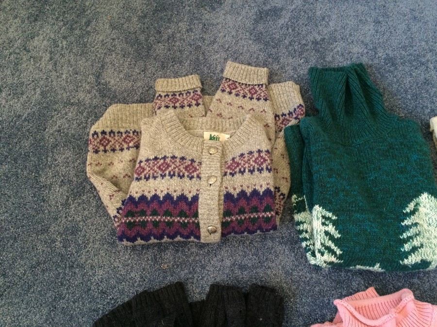 Sweater Lot [Photo 3]