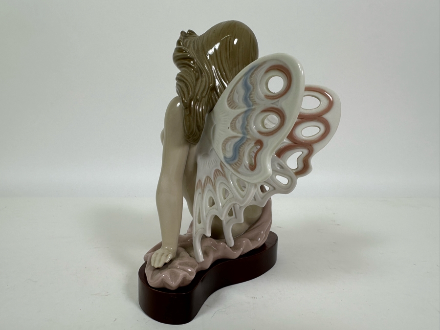 Lladro 'Butterfly Girl' Porcelain Figurine 11W x 7H [Photo 9]